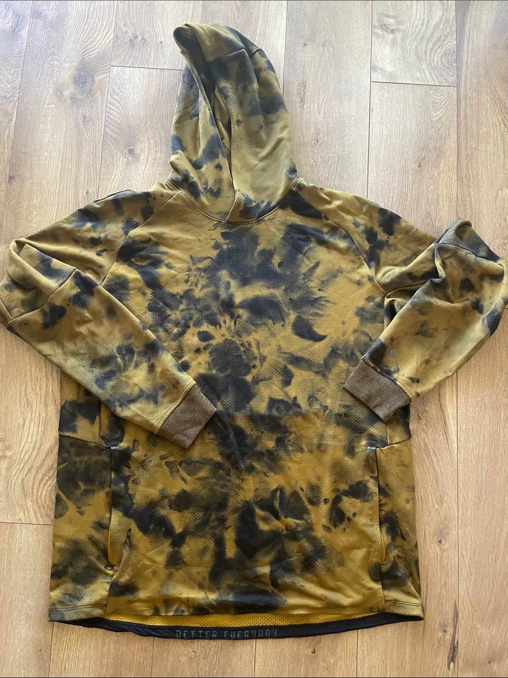 lululemon athletica Men's Olive Green & Black Tie-Dye Hooded Pullover